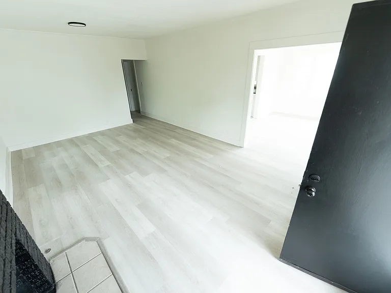 418 N Houser Dr — Photo 5