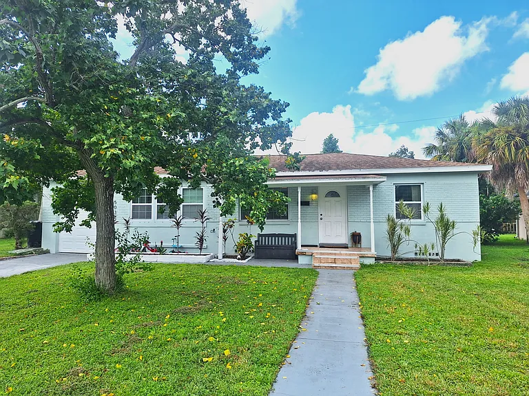 5036 Oxford Ave N — Photo 3