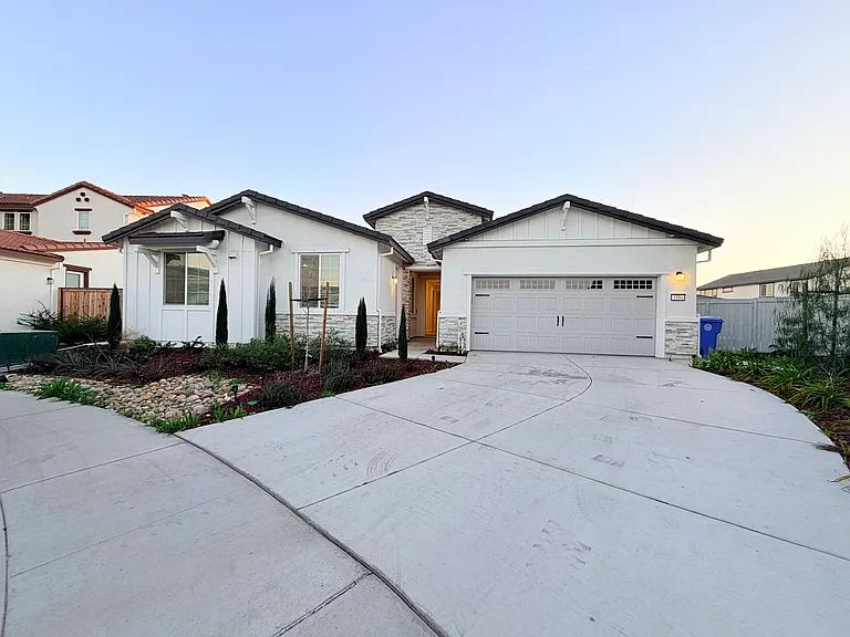 3394 Orso Grande St — Photo 2