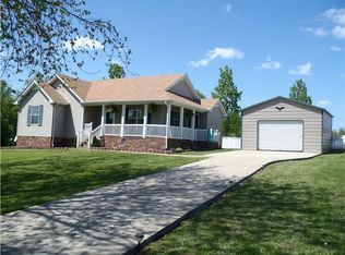 152 W Roberts Rd, Portland, TN 37148