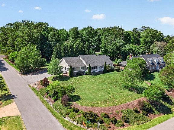 2nd image of 3090 Arrowhead Rd