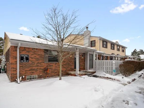 1921 Vine Way Dr APT 35, Canton, MI 48188