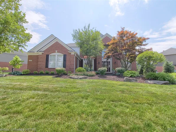 18026 Stonebrook Dr, Northville, MI 48168