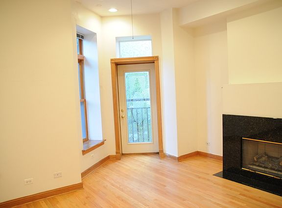 4th image of 59 E Bellevue Pl #C