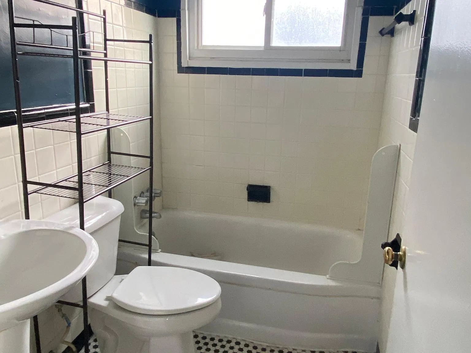 1449 Nightingale Rd — Photo 2