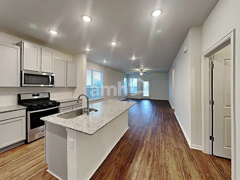 2714 Brogan Crk — Photo 2