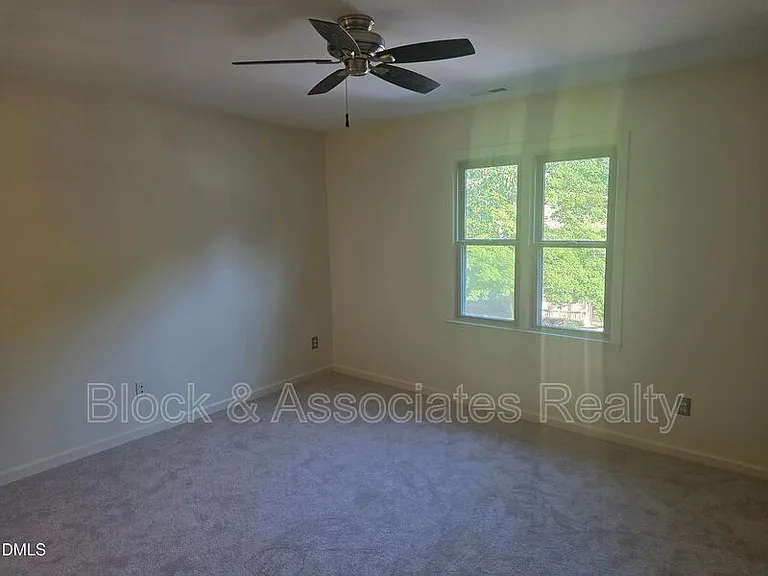 6550 Thetford Ct — Photo 6