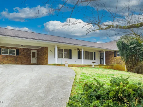 1309 Landing Ln, Louisville, TN 37777