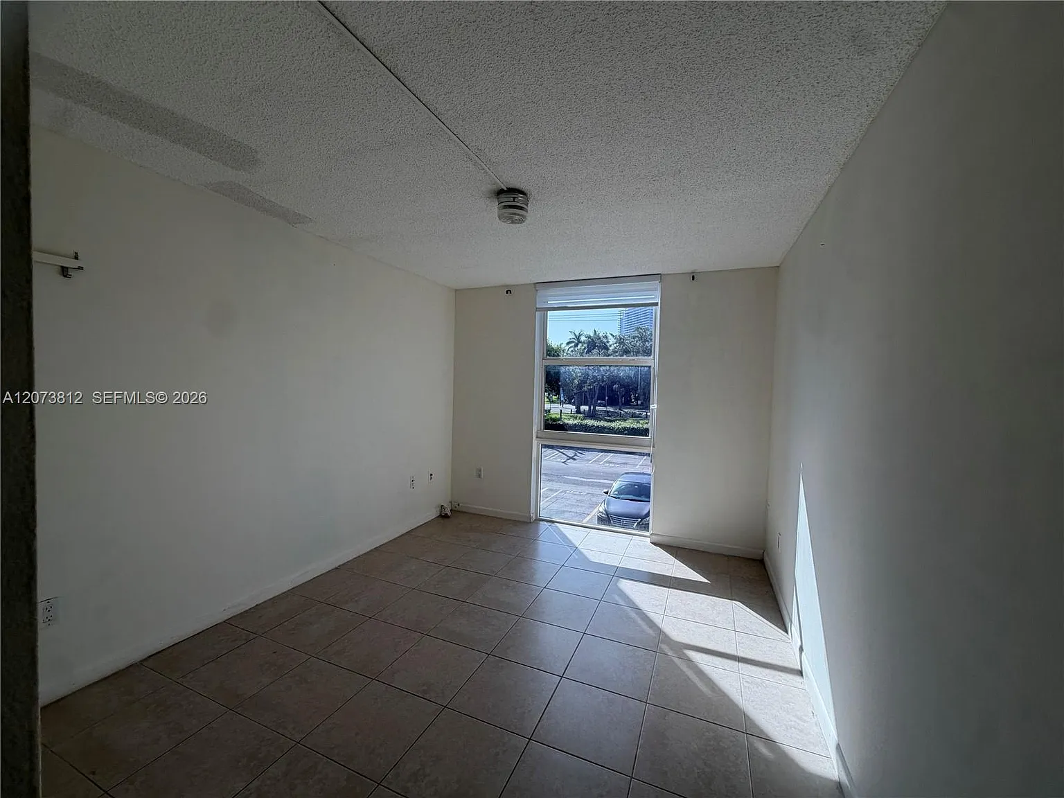 Woodside Apts Condo — Photo 3