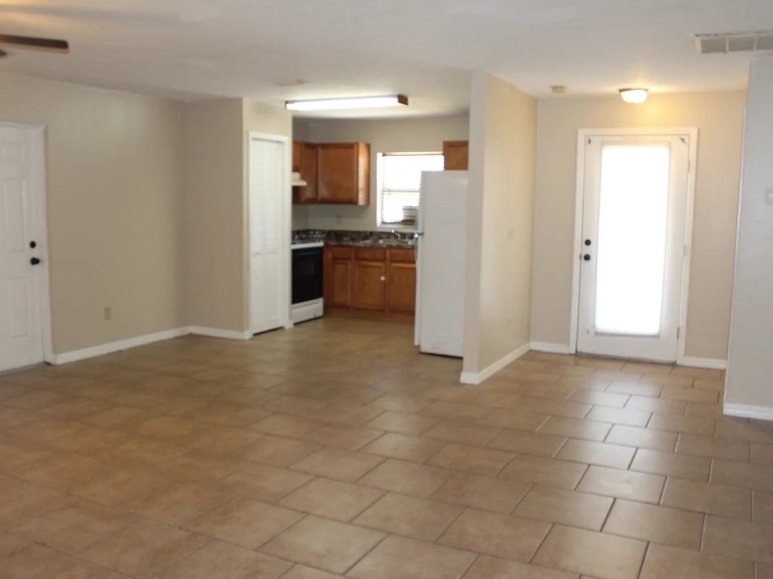 3 bed, 1140 sqft, $1,750 — Photo 4
