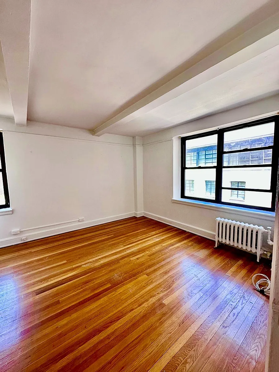 Building Photo - 117 E 77th St #10D
