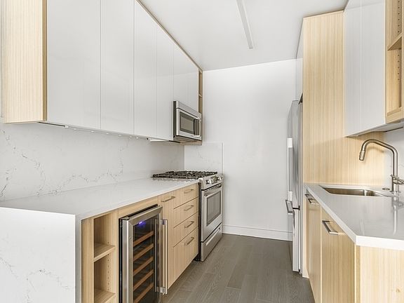 3rd image of 101 W End Ave APT 9U