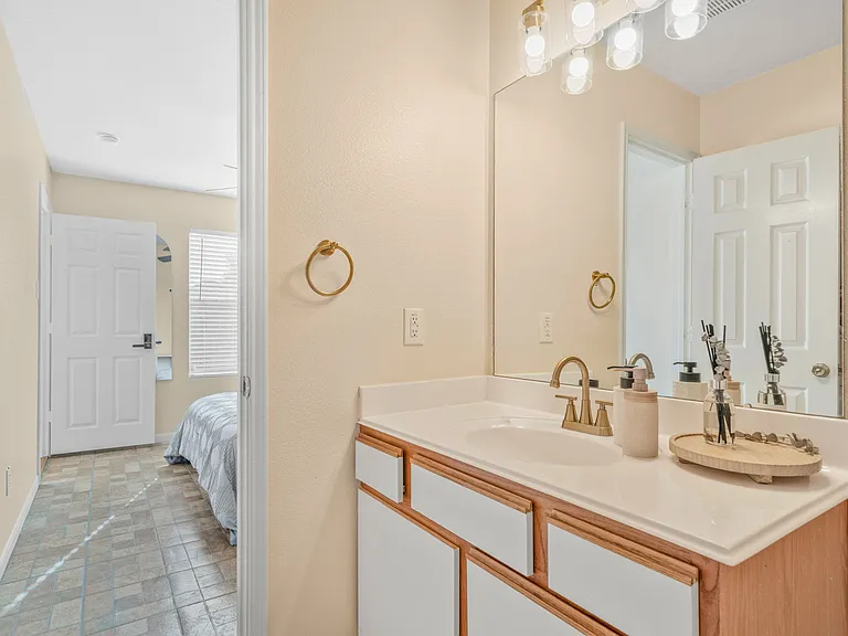 7242 Fox Hall Ln #1 — Photo 13