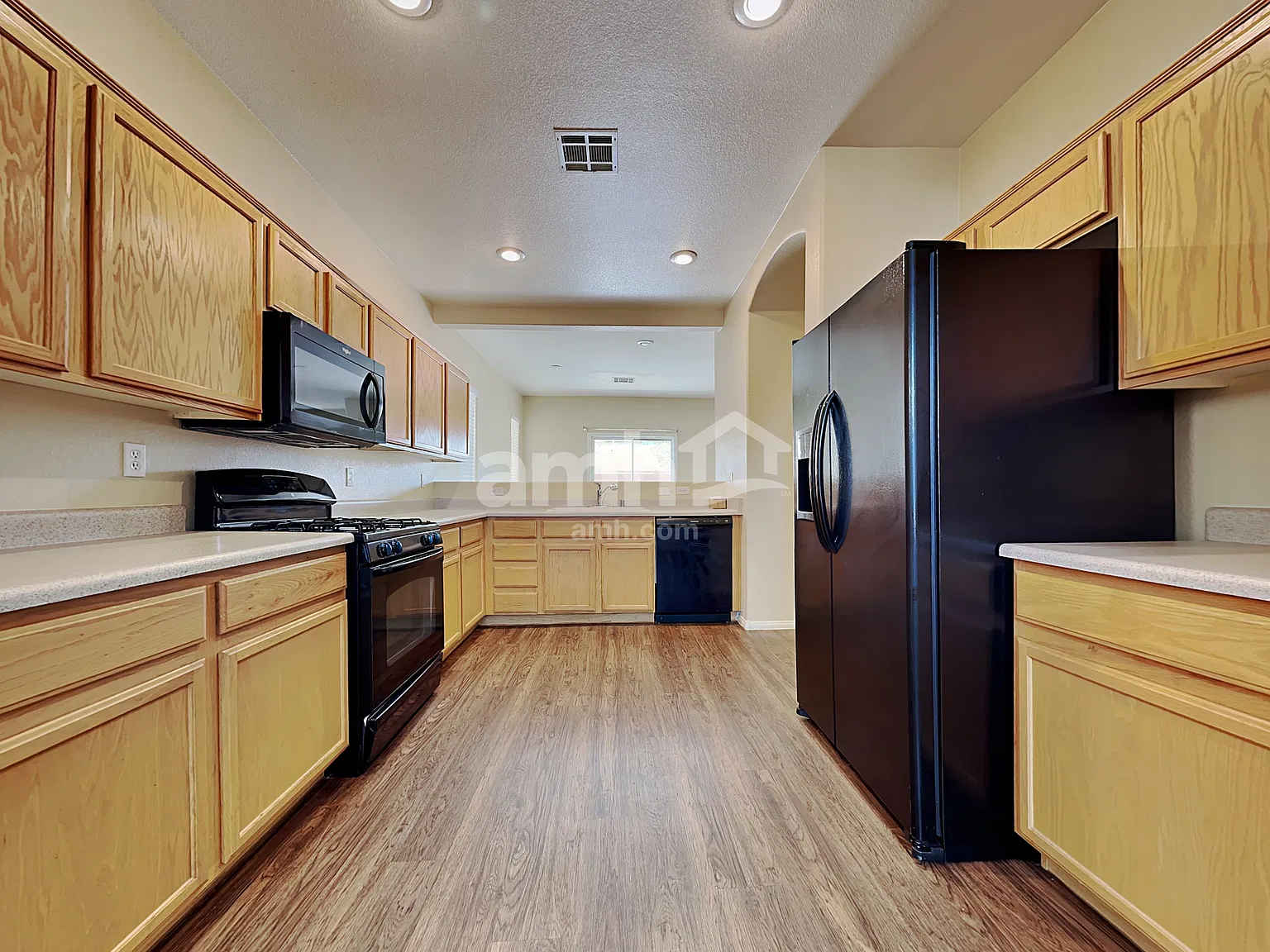 3 bed, 2.5 bath, 1602 sqft, $2,240 — Photo 3