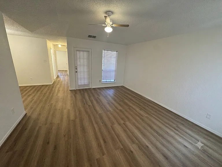 1140 Landsdale Ln #1140 — Photo 3