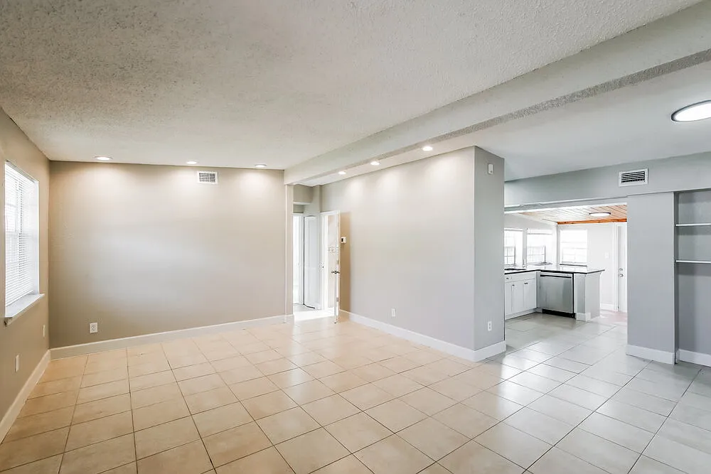 4 bed, 2.0 bath, 1444 sqft, $2,805 — Photo 3