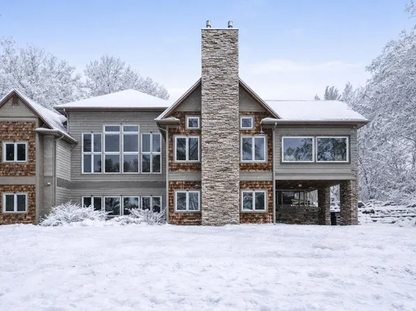 807 17th Ave NW, Minot, ND 58703