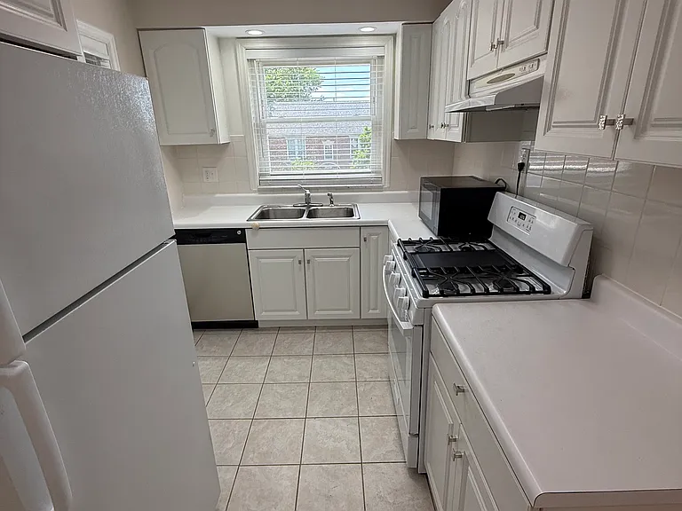 818 S Brentwood Blvd #3A — Photo 3