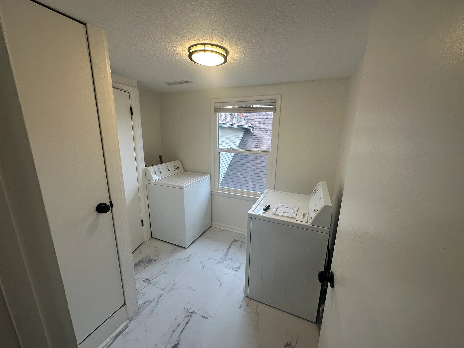 2 bed, 1000 sqft, $1,300 — Photo 3