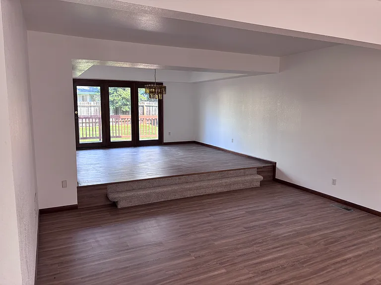 2701 Kingsbridge Cir — Photo 5