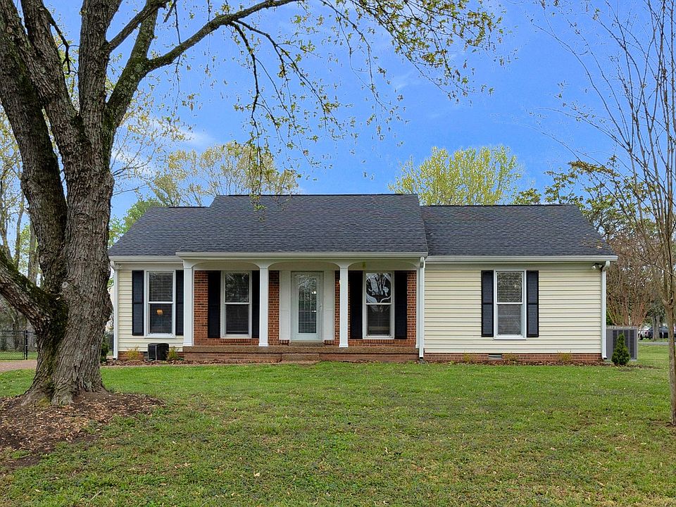 1st image of 701 Riverview Dr