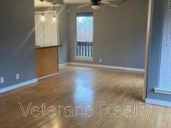 3rd image of 210 Lanai Vlg #C