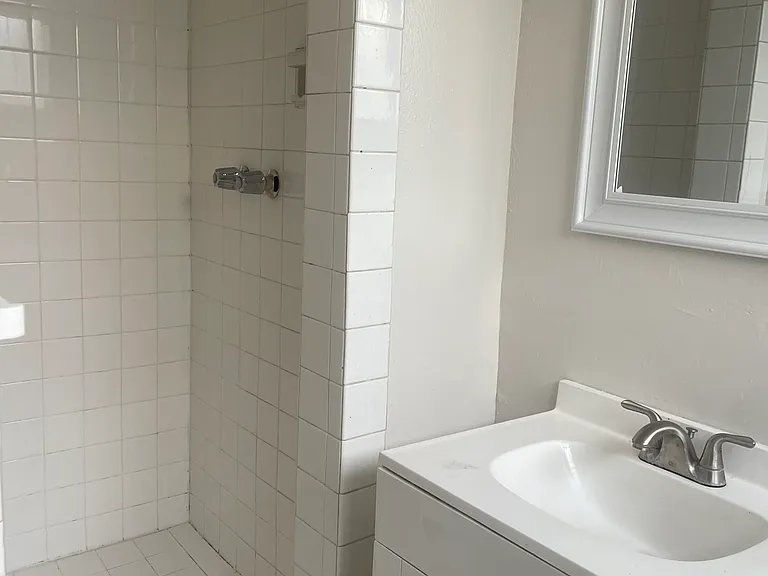 1609 E Bonanza Rd — Photo 3