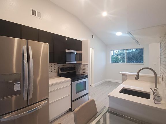 4th image of 630 Beach Park Ln #630