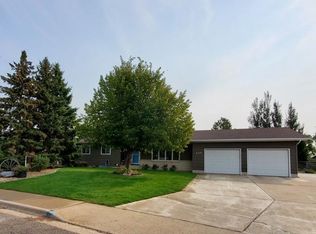 659 9th Ave SW, Dickinson, ND 58601