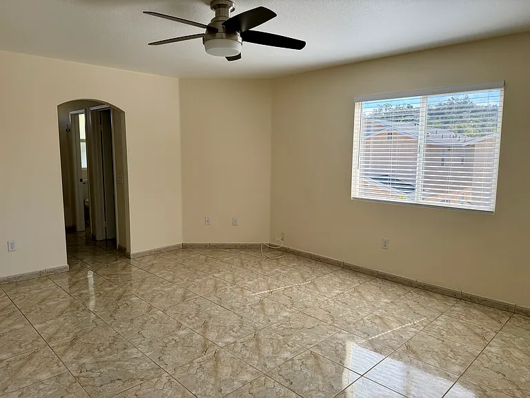 1561 Rebecca Ln — Photo 27