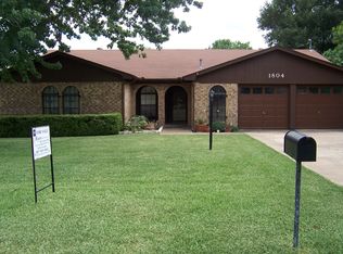 1804 High Ridge Rd, Benbrook, TX 76126