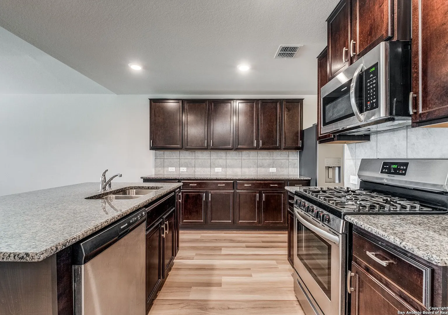5 bedrooms, 2.5 bathrooms located in Valley Ranch Subdivision — Photo 4