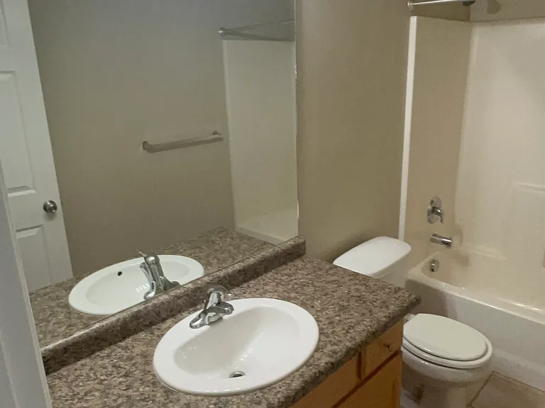 2435 N Charleston Ave — Photo 9