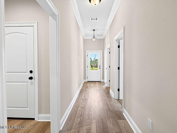 3rd image of 7719 Claymont Cir