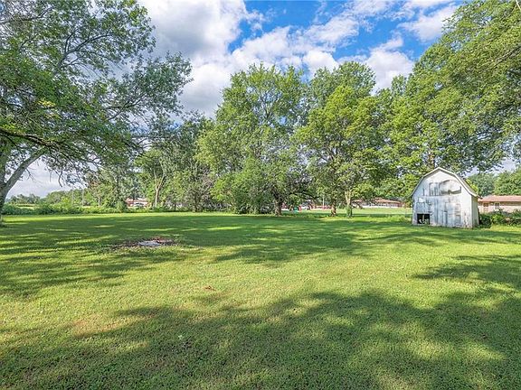 2nd image of 306 S Iowa St