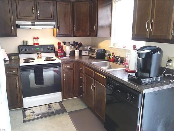 3rd image of 3677 Sylvan Ln