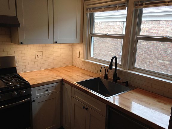 Stainless steel sink and dishwasher. Instant hot water as well.