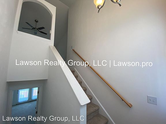 3rd image of 4827 Golfview Dr NE