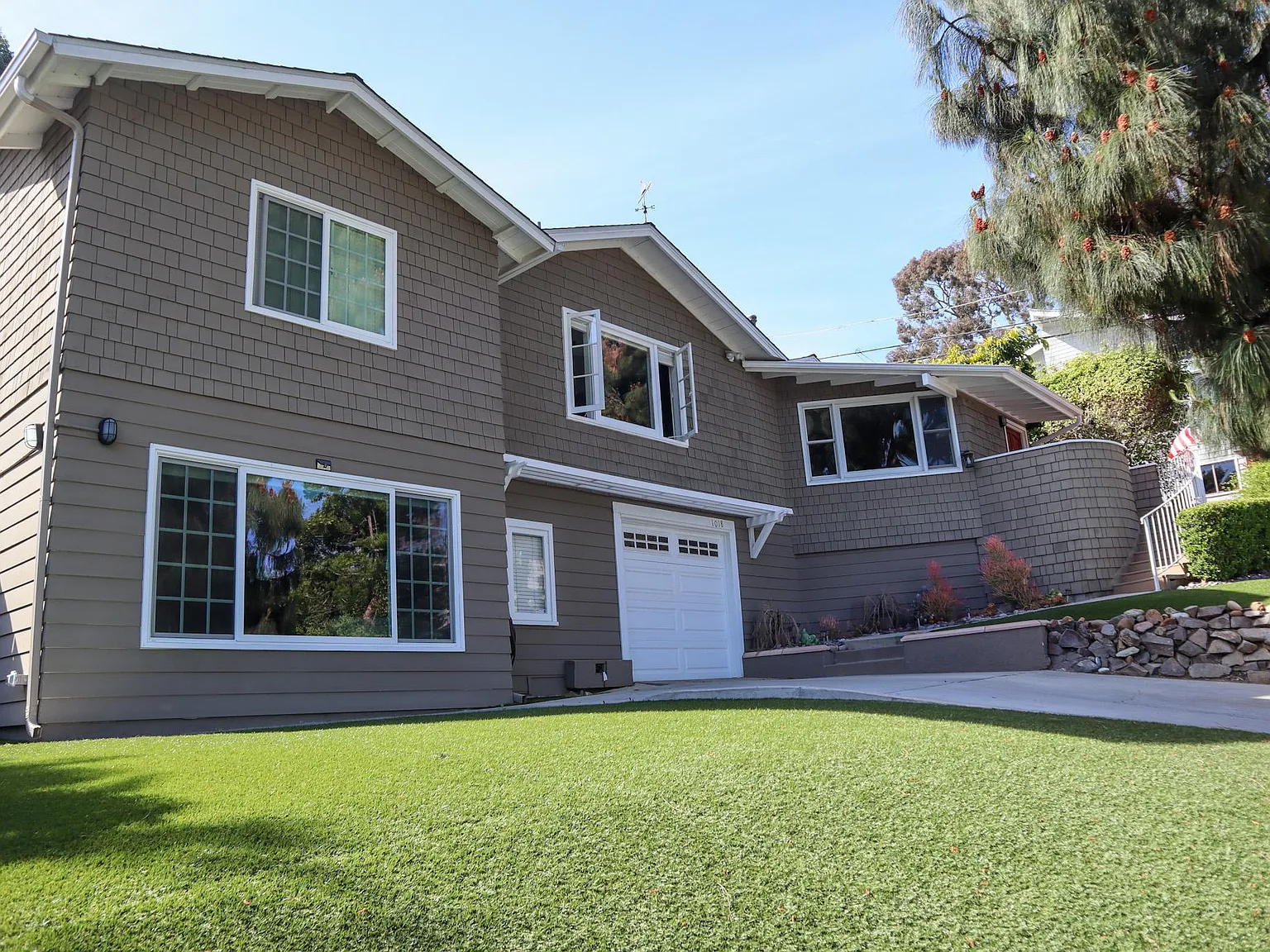 4 bed, 2331 sqft, $7,950 — Photo 3
