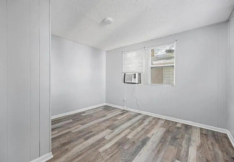 1648 W 36th St #1 — Photo 12