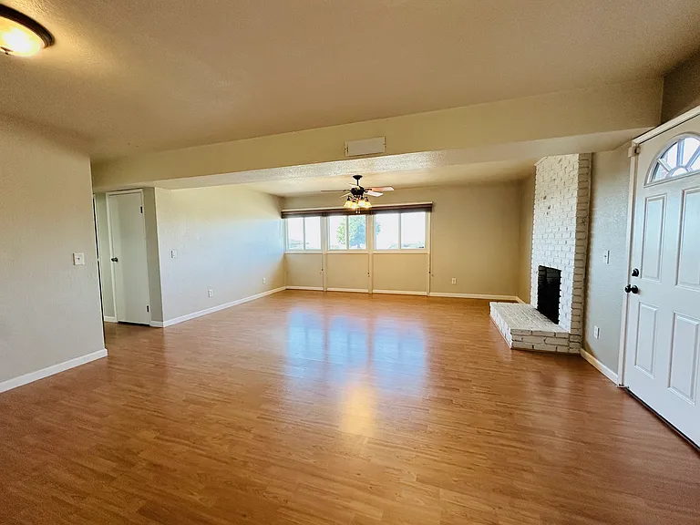 Rishell Dr — Photo 6