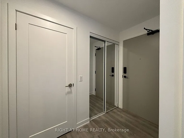 5105 Hurontario St #2905 — Photo 29