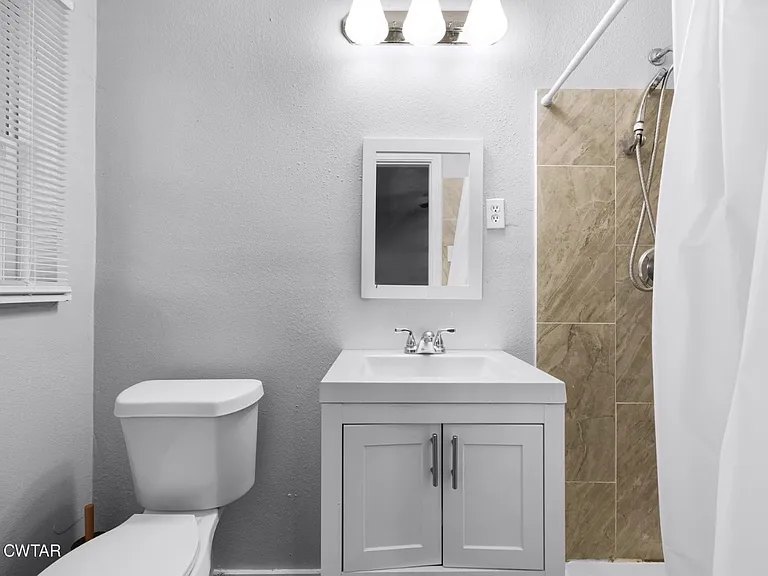 105 Montclair Dr — Photo 17