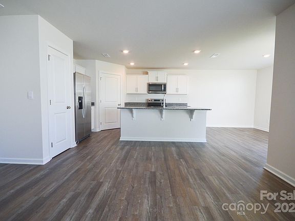 4th image of 82 Providence Walk Dr