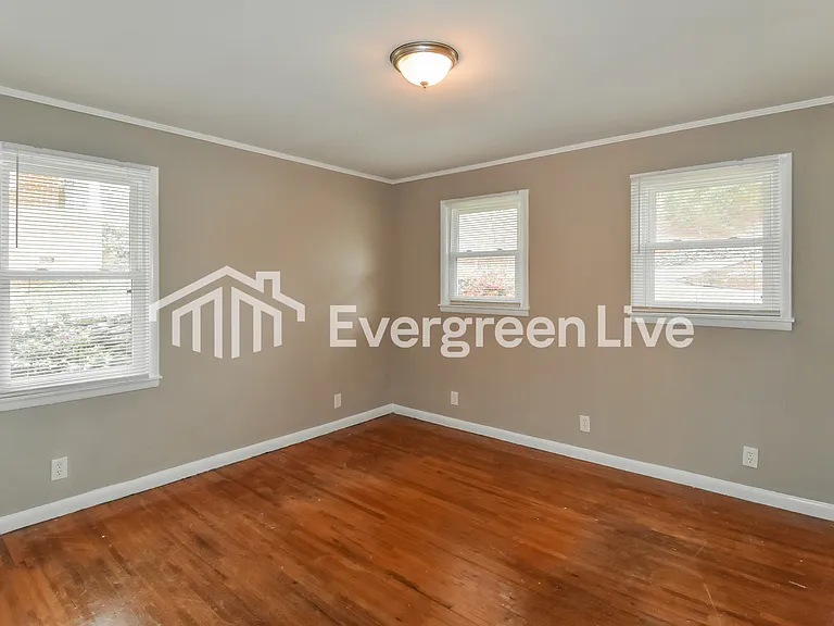 3678 Windemere Dr — Photo 10