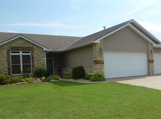 413 Crestridge Cir, Winfield, KS 67156