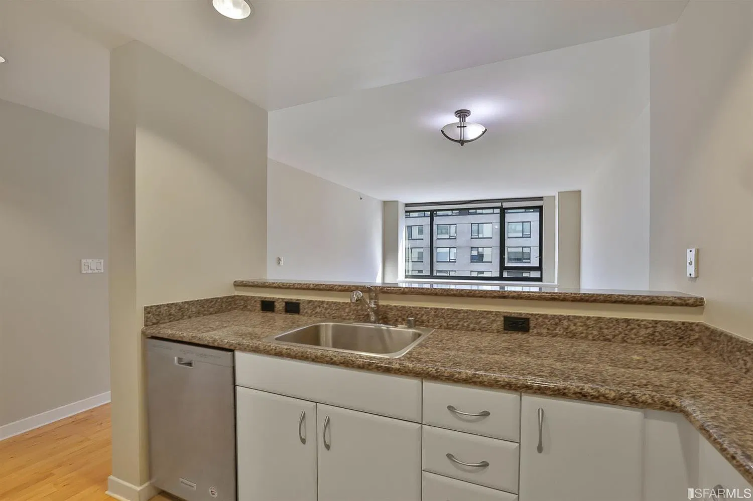 1 bed, 1.0 bath, 868 sqft, $4,850 — Photo 3