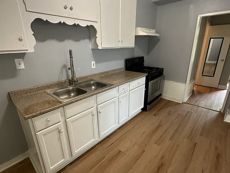 1 James Pl #2 — Photo 4