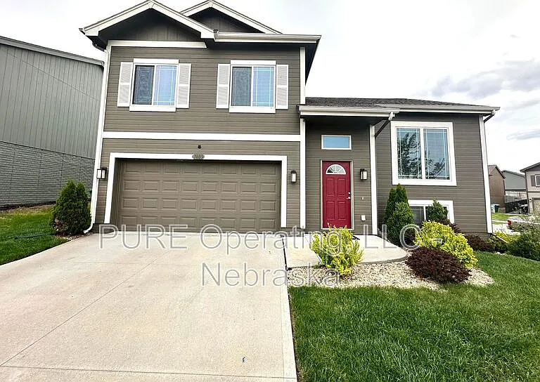 7605 N 92nd Ave — Photo 2