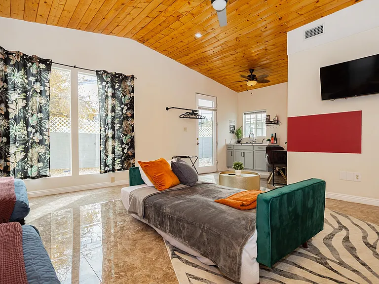 2205 Santa Paula Dr — Photo 45